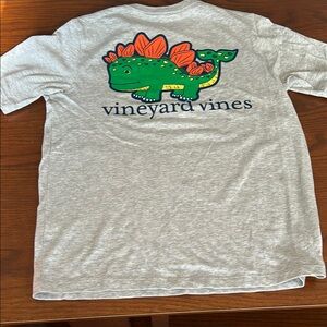 Vineyard Vines gray T-Shirt - medium (12-14)